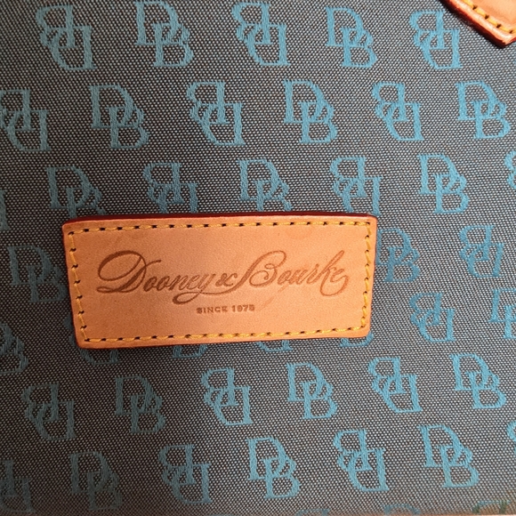 Dooney and Bourke medium size tote - Picture 4 of 9